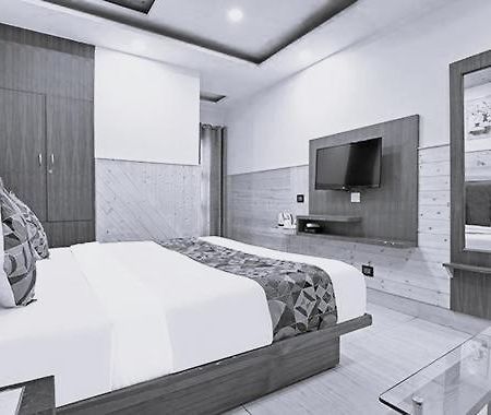 Hotel Skyking Dehradun Eksteriør billede