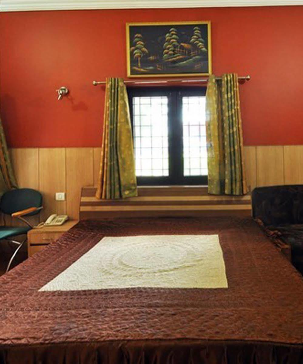 Hotel Skyking Dehradun Eksteriør billede