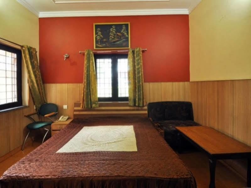 Hotel Skyking Dehradun Eksteriør billede